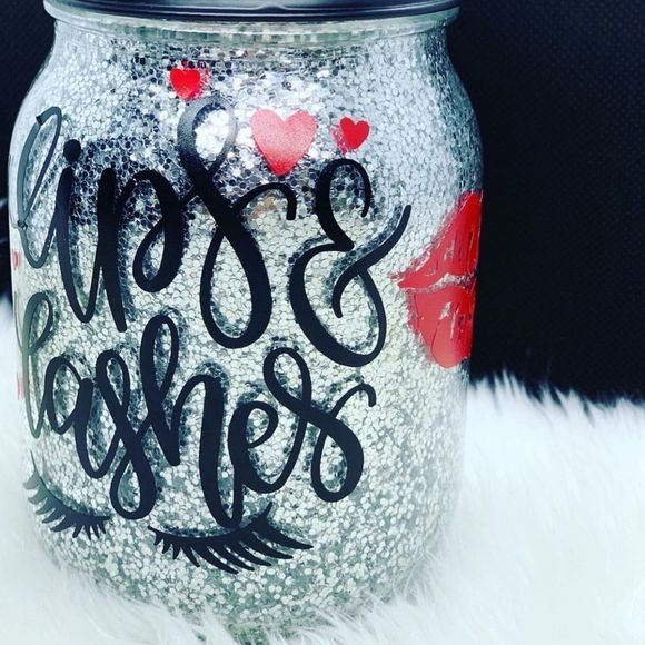 Lips and Lashes Makeup Brush Holder - Picture 2 of 2